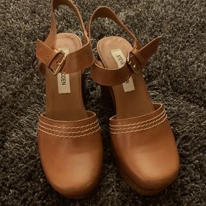 Steve Madden strapped clogs Sz8